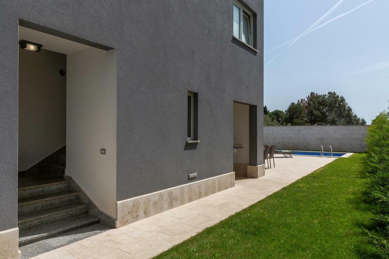 Villa Isabella Pula Exterior photo